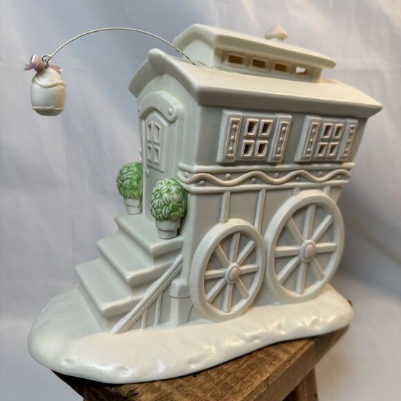 DEPT 56 Vintage‎ White Carriage House Night Light 1995 Nightlight Easter Spring - Picture 5 of 15